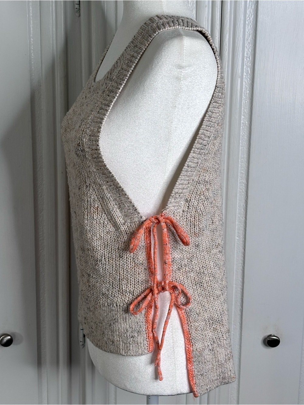Pilcro Speckled Cream Knit Tank with side ties size Small - Picture 3 of 9